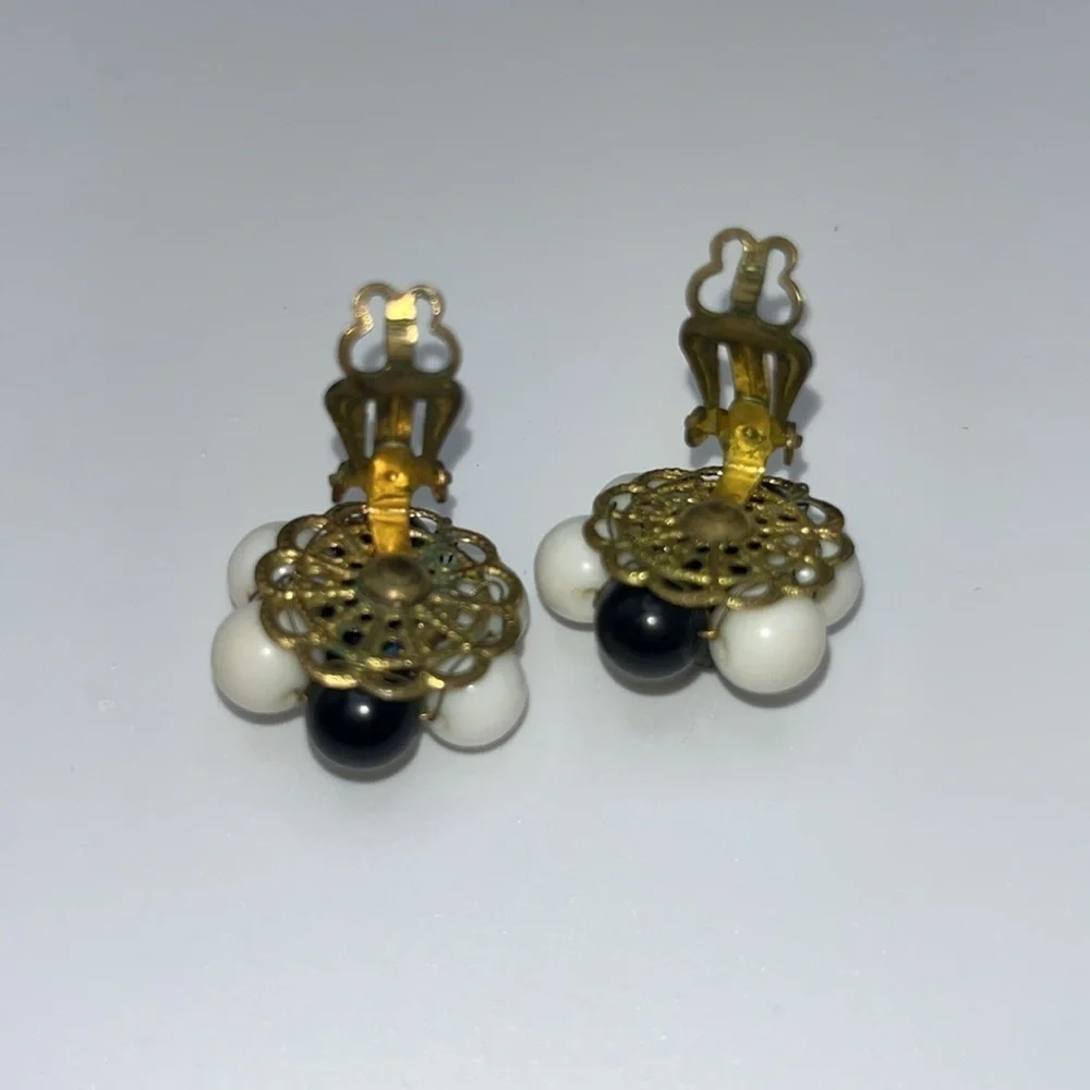 Vintage Japan MCM black white iridescent beaded necklace+ clip on earrings